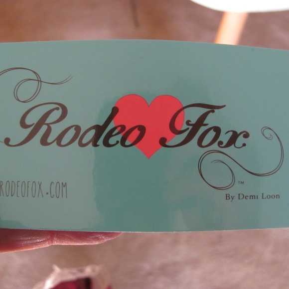 Rodeo Fox Cranberry Field Bell-Sleeve Tunic Bran - Picture 7 of 8